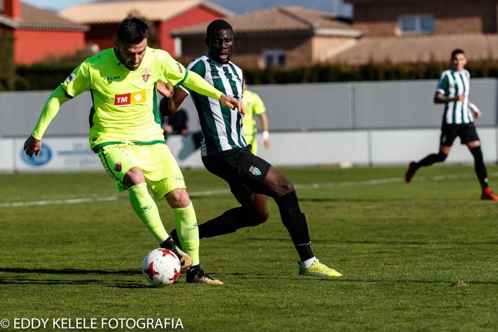 El Elche vuelve a las andadas y cae derrotado en Peralada (1-0).