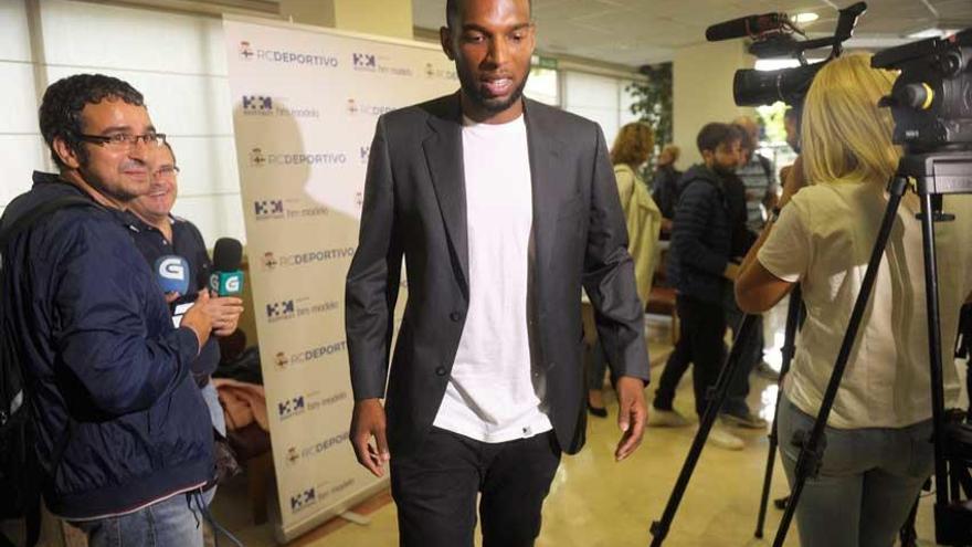 Ryan Babel a su llegada a A Coruña.