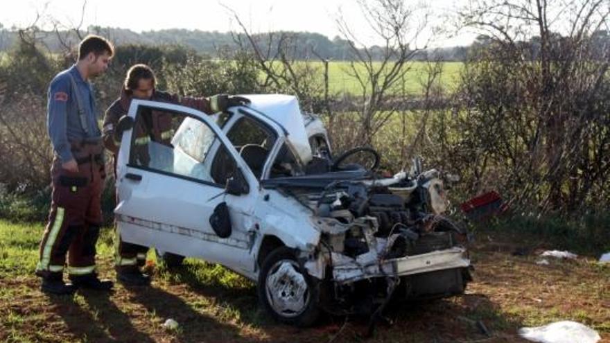 Un mort en un accident entre dos camions i un turisme a la N-II a Vilamalla