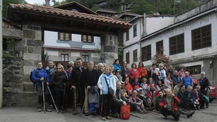 Los vecinos del Polígono, de excursión en Ponga