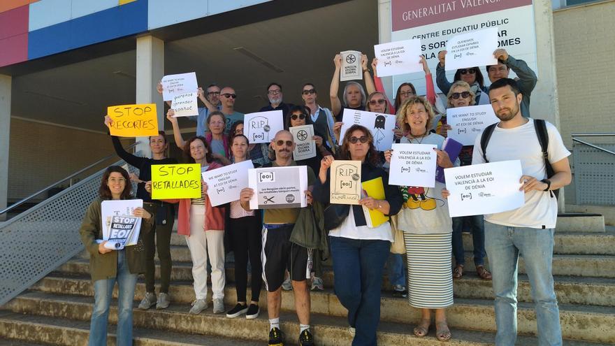 Nova protesta a Dénia contra les retallades a l’Escola Oficial d’Idiomes: “No està justificat suprimir cursos”