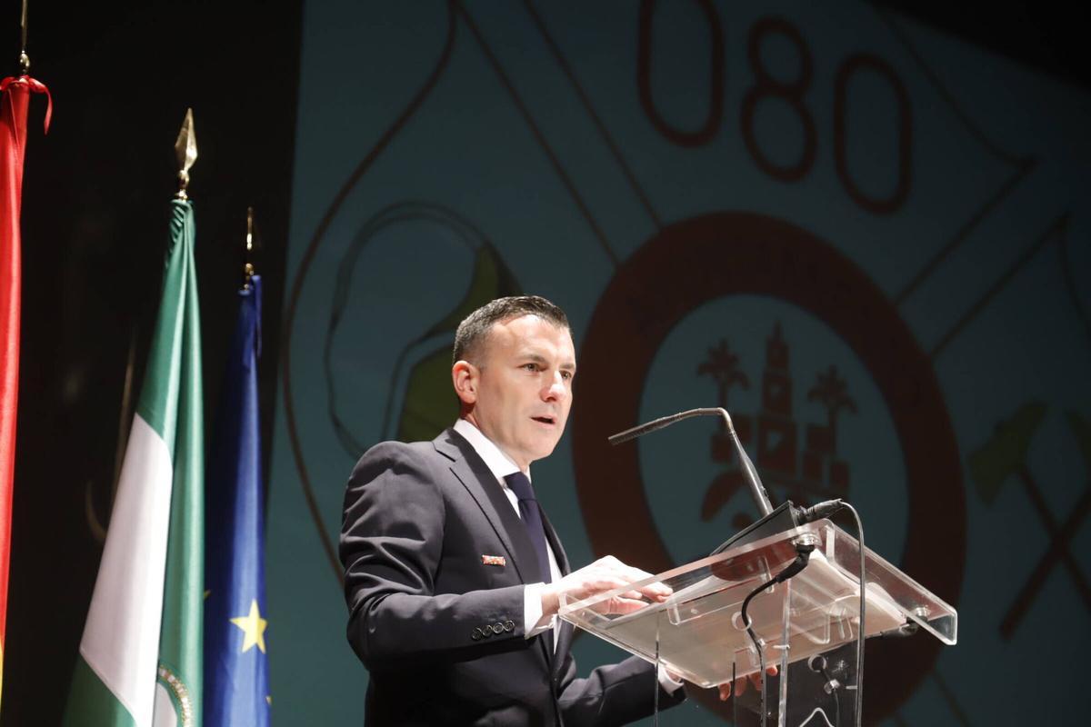 El Ayuntamiento distingue a los mejores efectivos y reconoce a los jubilados en el día del patrón