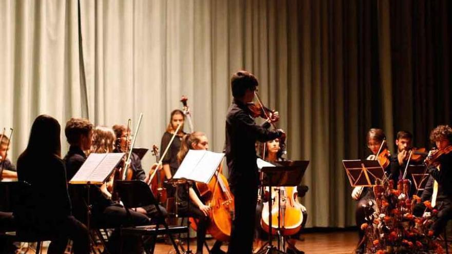 La Joven Orquesta Sinfónica ofrece un concierto en el Colegio Universitario, organizado por Bellas Artes