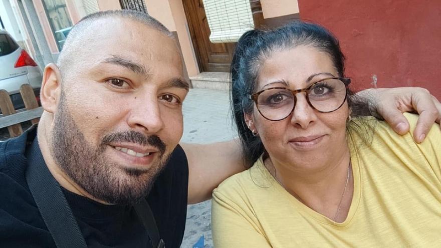 Petar Krasimirov con su hermana Dinka, días antes de su asesinato en Carcaixent.