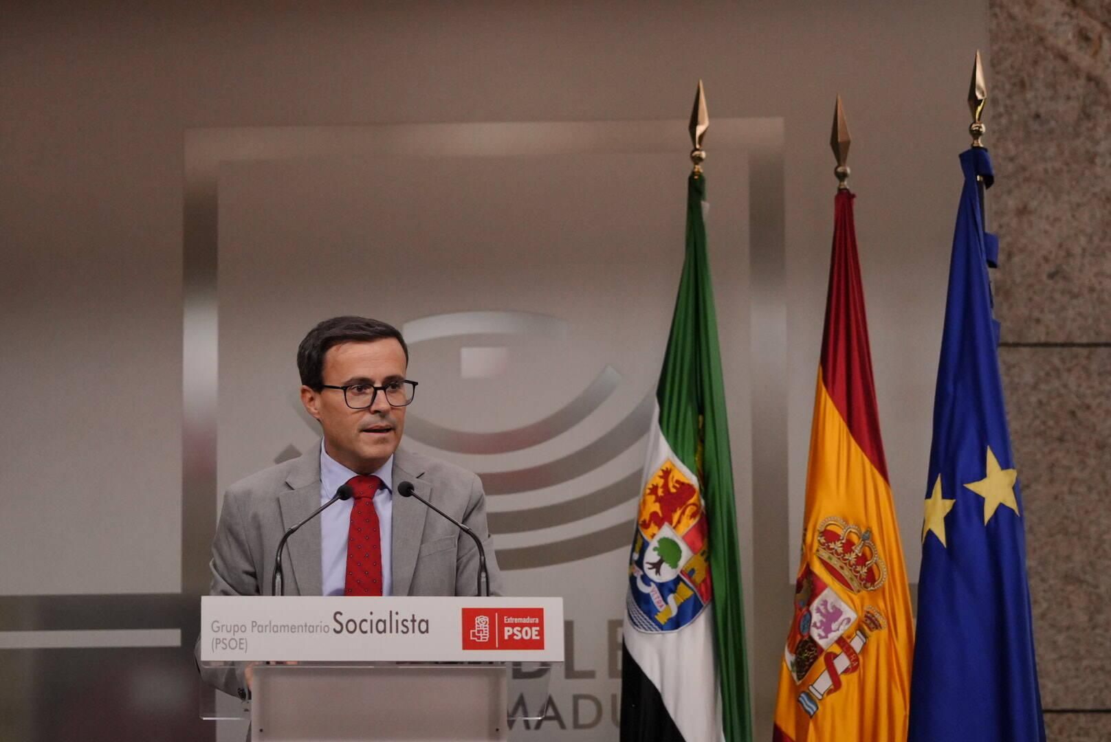 Fotogalería | Los portavoces en rueda de prensa tras el debate sobre el estado de Extremadura