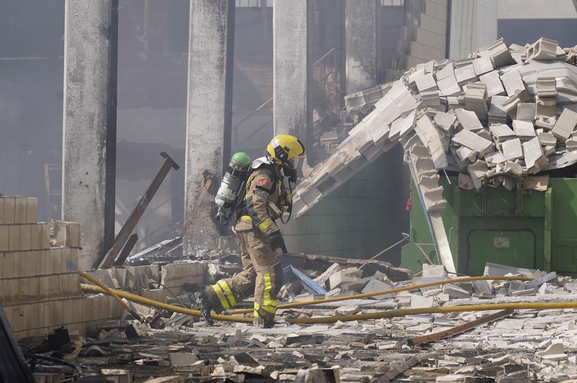 Un incendi destrossa una fàbrica de bicicletes a Vilablareix