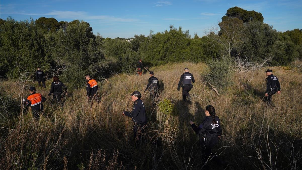 La Guardia Civil buscando a los dos menores que han sido encontrados muertos  en Godella 