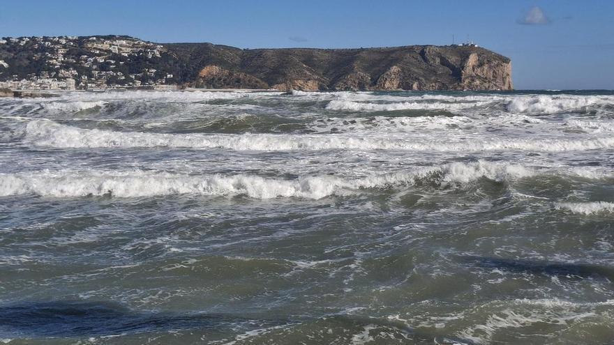 El temporal golpea de lo lindo las playas de Xàbia