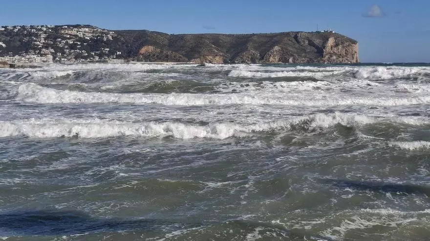 El temporal golpea de lo lindo las playas de Xàbia