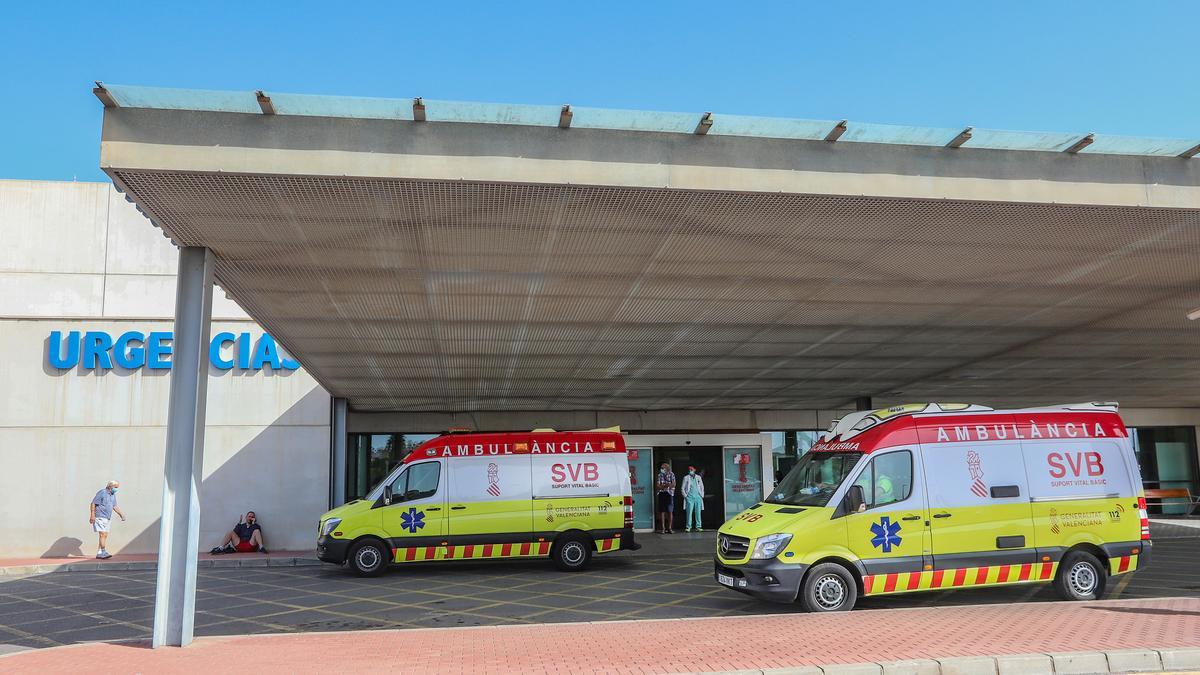 Acceso a la puerta de Urgencias del Hospital Universitario de Torrevieja