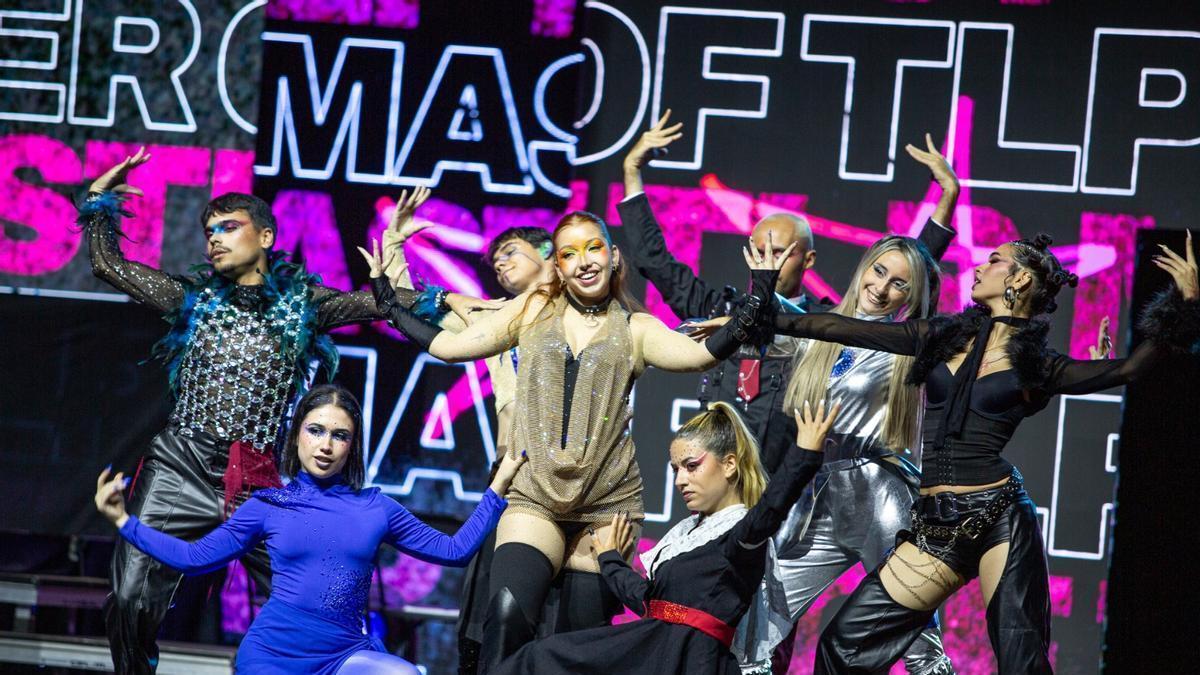 Uno de los grupos participantes del concurso de k-pop urbano, este viernes en el Recinto Ferial.