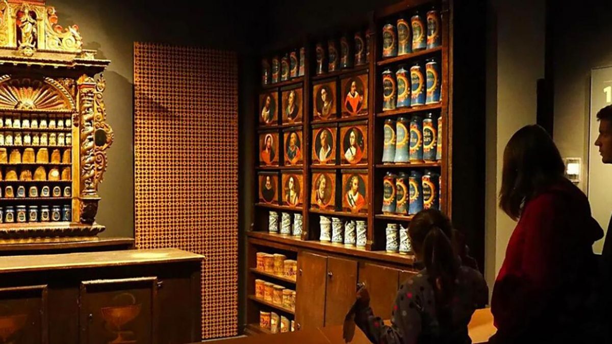 Visitants a la farmàcia Esteva de Llívia