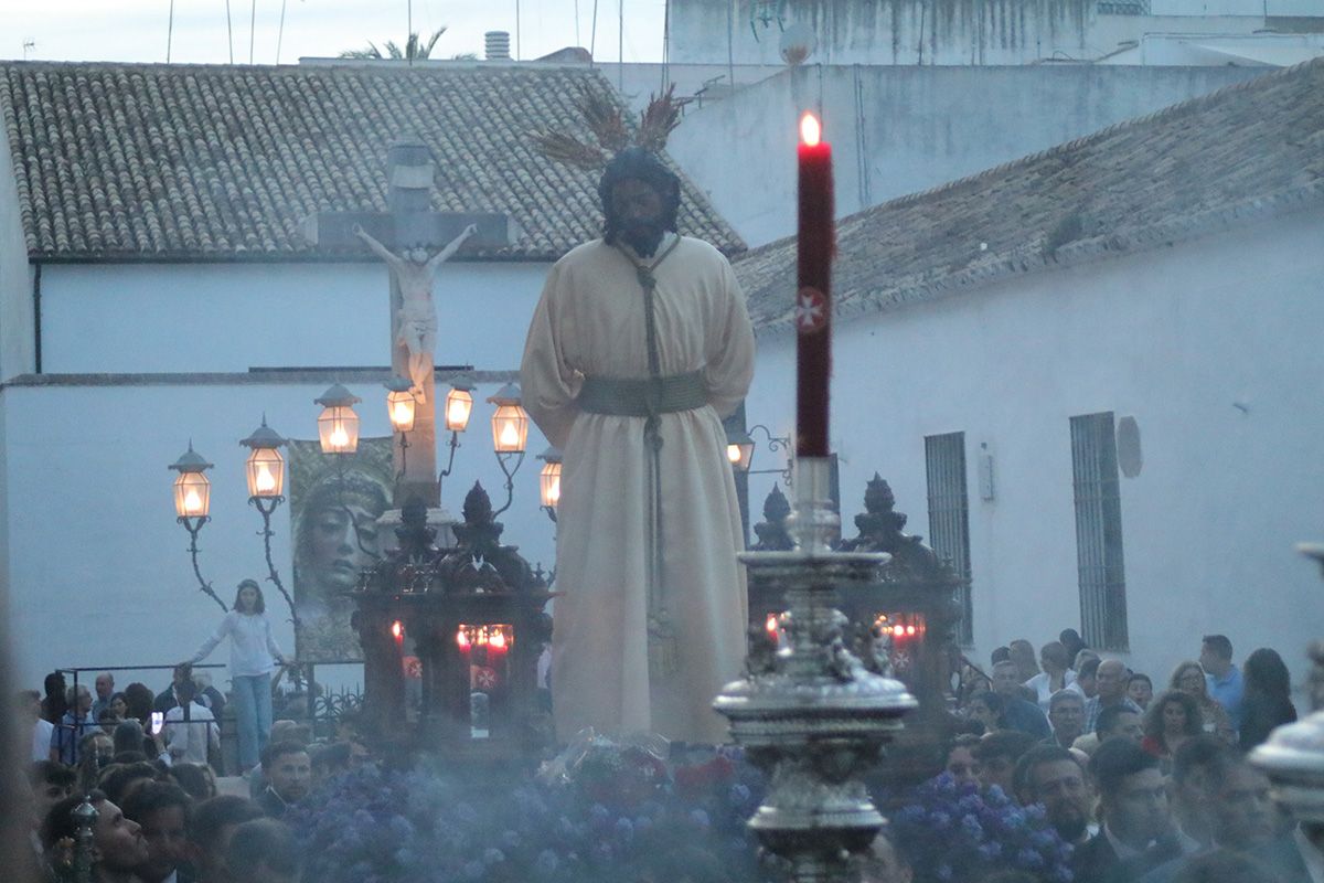 Vía crucis con el Señor de la Sangre, en imágenes