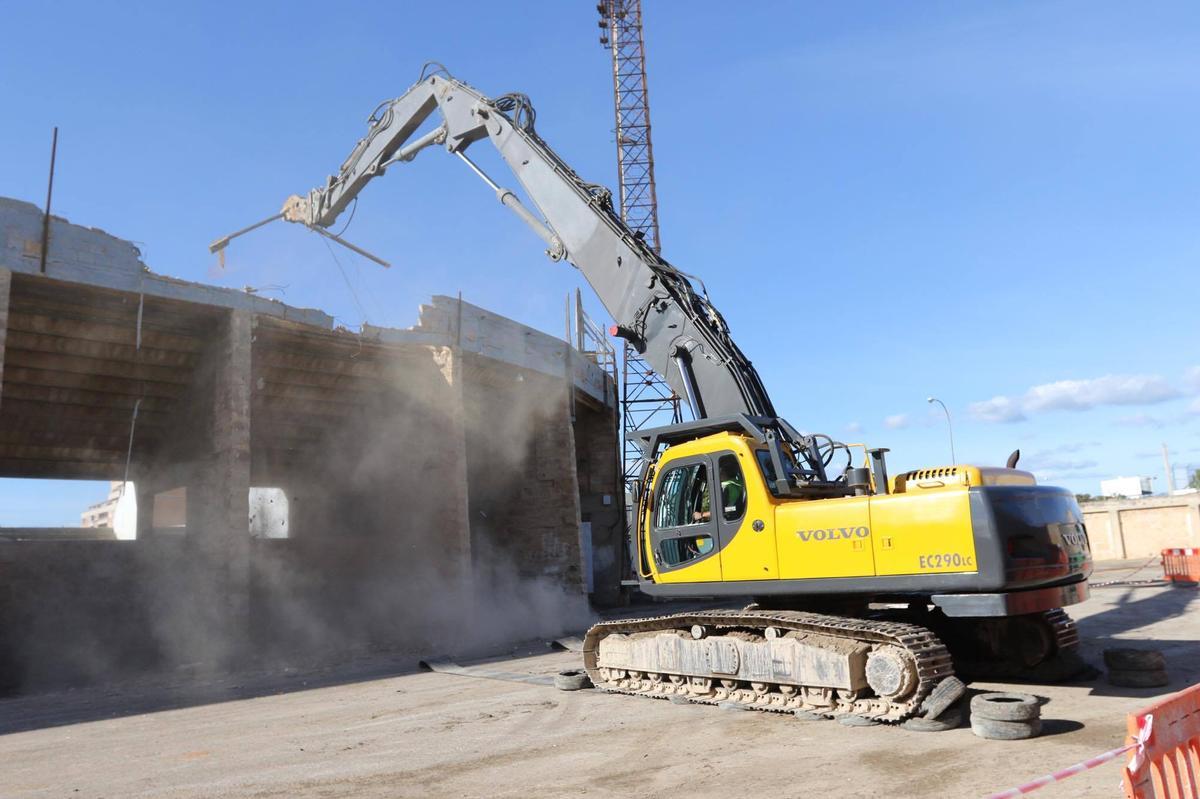 Inicio de las tareas de demolición del Estadi Balear en diciembre de 2017