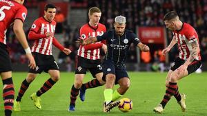 jmexposito46388221 manchester city s argentinian striker sergio aguero  2nd r  181230164352