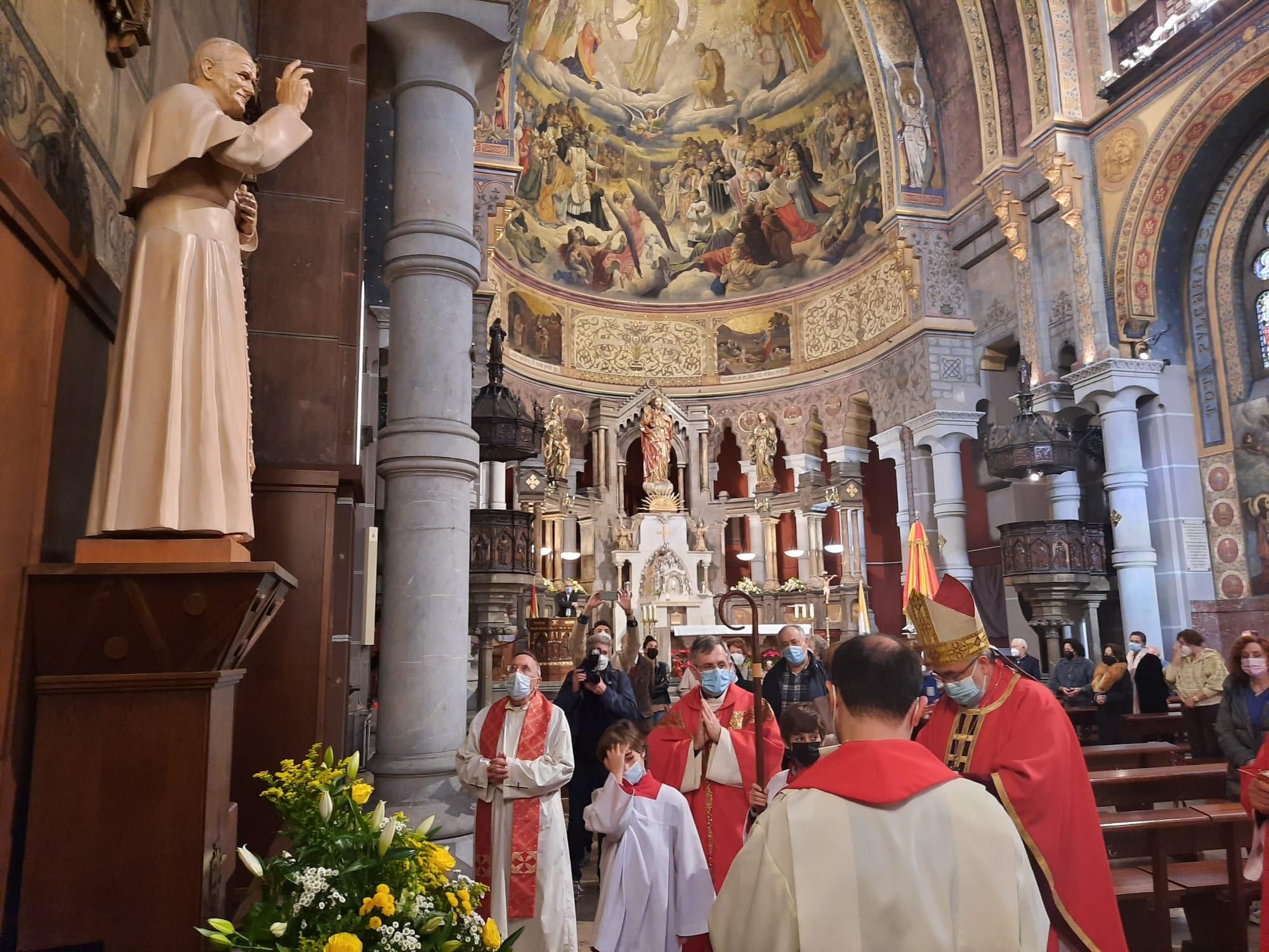 La bendición de la imagen de Juan Pablo II en la Basílica, en imágenes