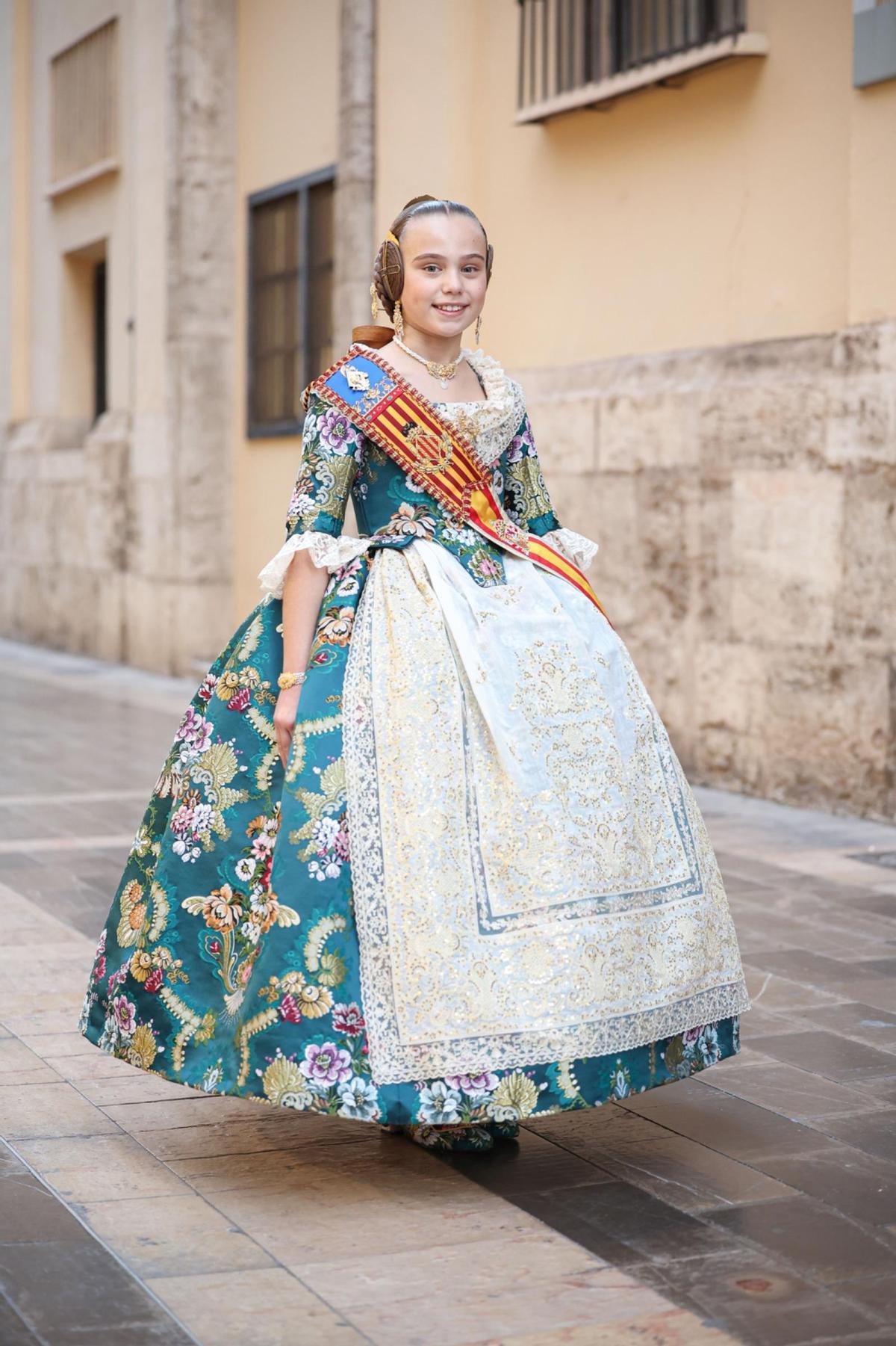 Espectacular el traje de Lucía, en dos perspectivas