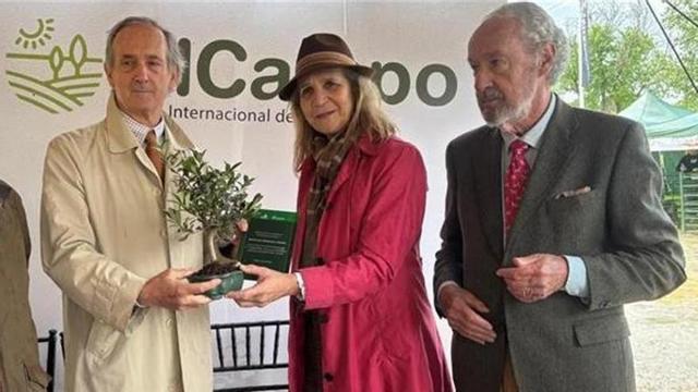 El presidente de Ence recoge el premio de manos de la infanta Elena