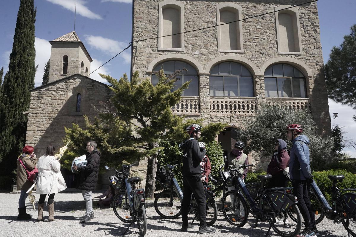 S’estrena a Manresa la ruta ignasiana amb bicicleta elèctrica