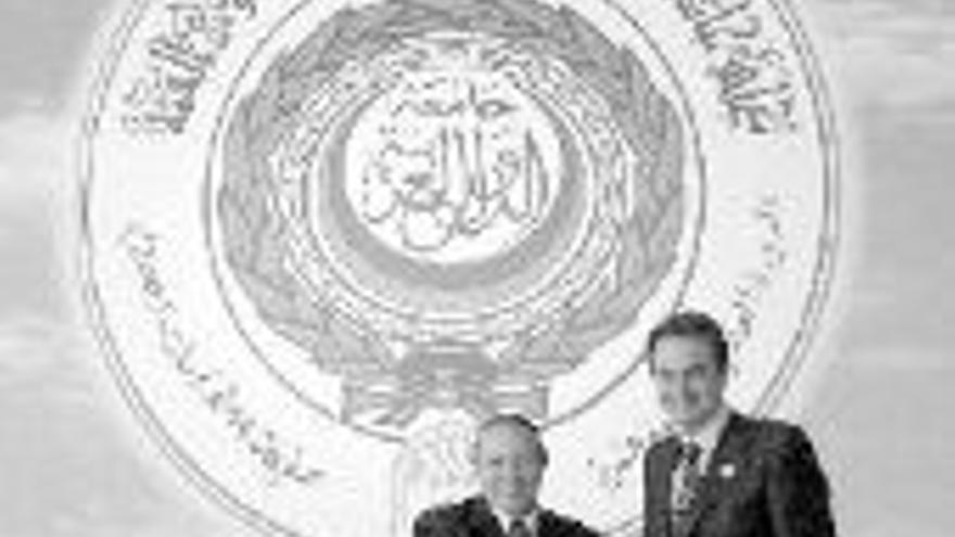 Zapatero insta a los dirigentes árabes a aceptar la democracia