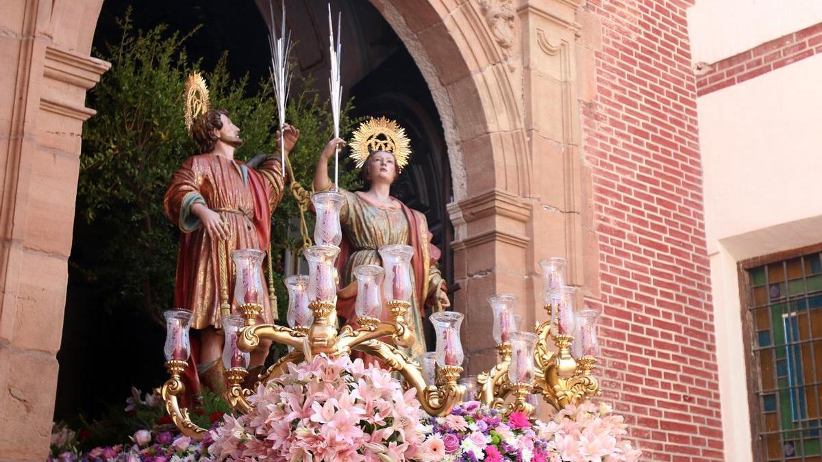 Salida procesional de los Patronos de la capital Santa Paula y San Ciriaco.