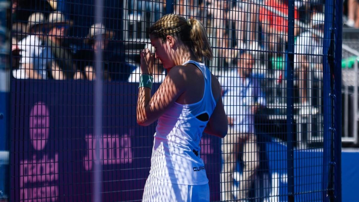 Ari Sánchez, frustrada contra la reja