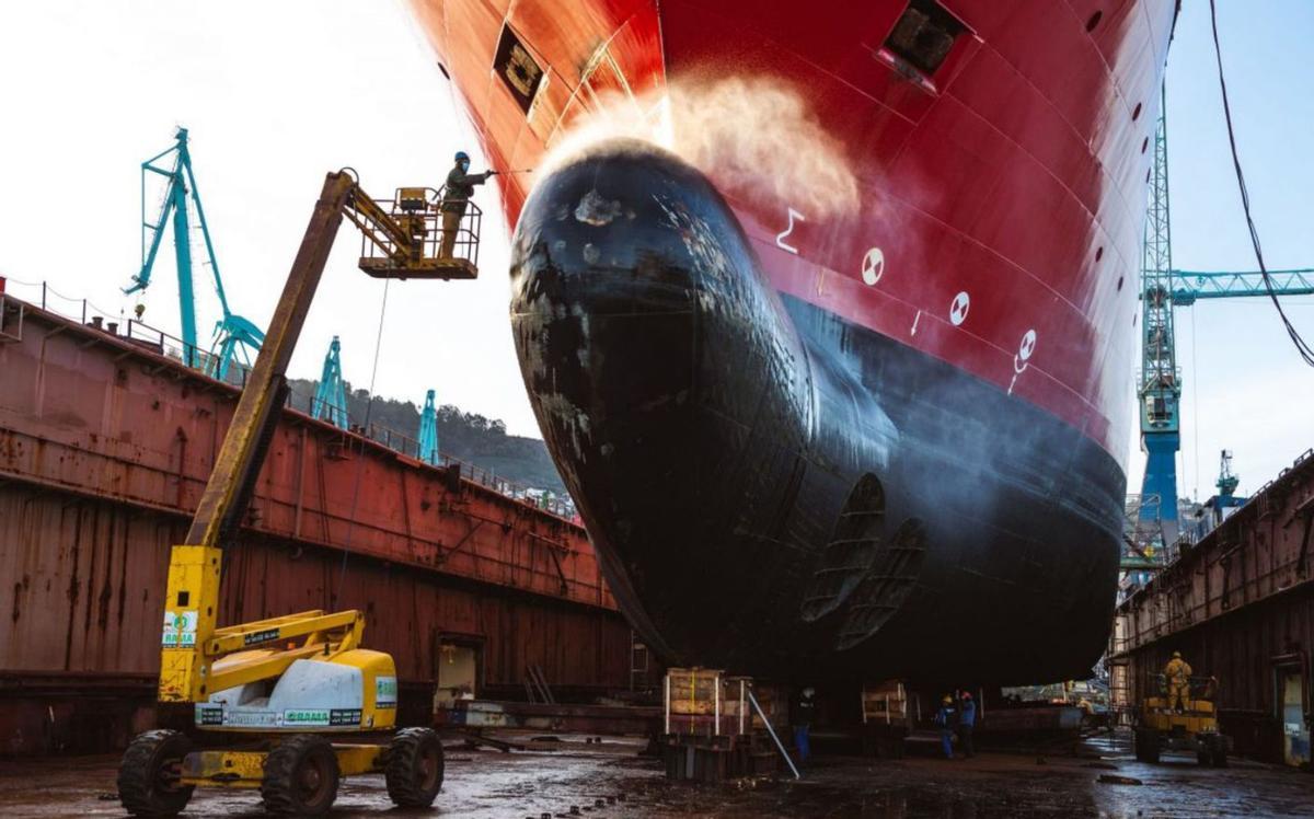 Trabajos en el dique seco de Metalships en el “Falkor Too”, modificado en Vigo.