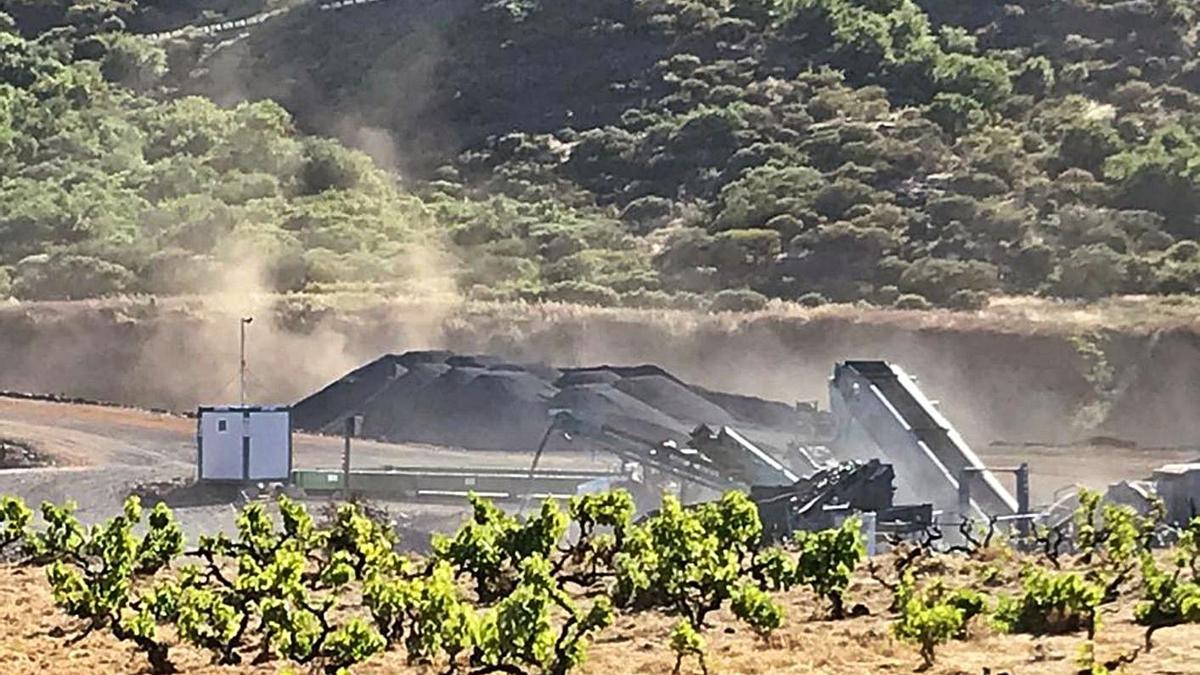 La planta de machaqueo del Anillo Insular en Santiago del Teide.