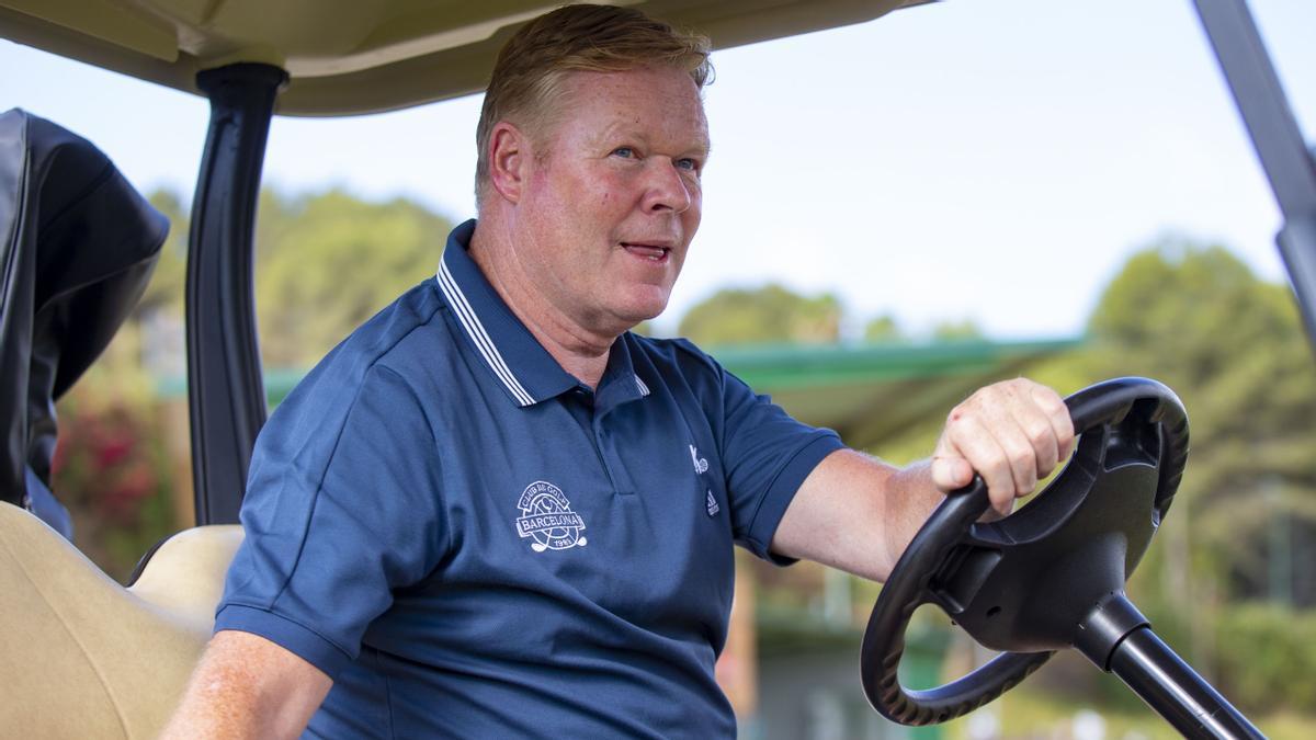 Koeman se humaniza bromeando tras quedarse solo delante de la prensa: "¡Qué miedo!"