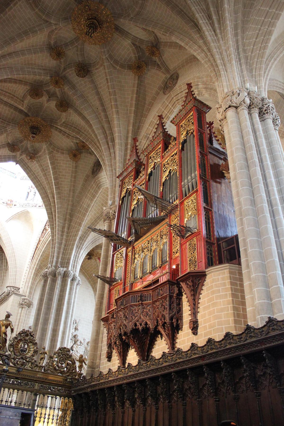 ZARAGOZA. Fachada al coro del órgano de LA SEO