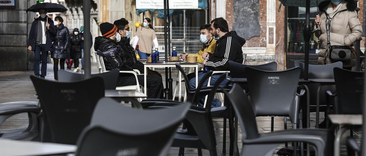 Una terraza en Oviedo. | JULIÁN RUS