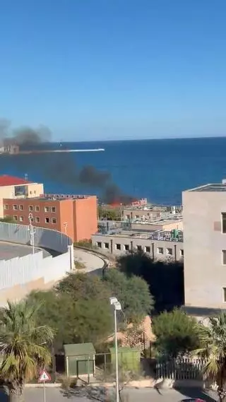 Un incendio junto a las vías interrumpió durante casi dos horas los trenes entre Alicante y Elche