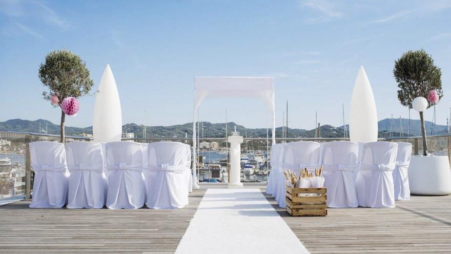 ¿Cómo imaginas tu boda en Ibiza? Lujo urbano con unas vistas de impacto al mar en Sant Antoni