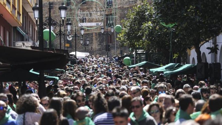 Imagen de una fiesta de la preba de la sidra en Gascona.