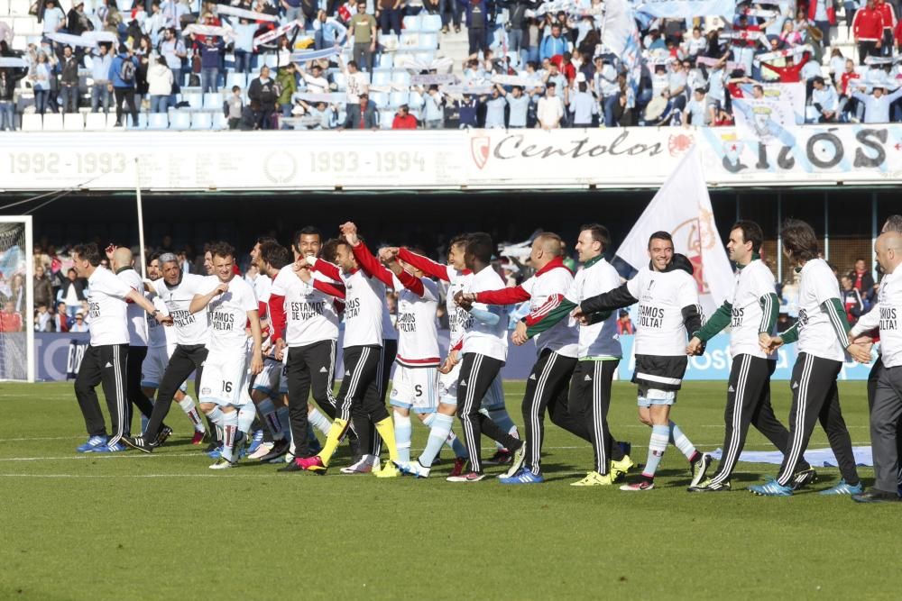 Espectáculo de paracaidismo, corrillo, cánticos con la afición y palabras de agradecimiento de Mouriño