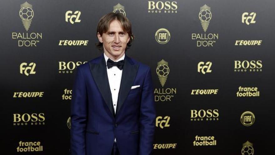 Modric tras entregar el Balón de Oro a Messi: "Es uno de los mejores jugadores de todos los tiempos"