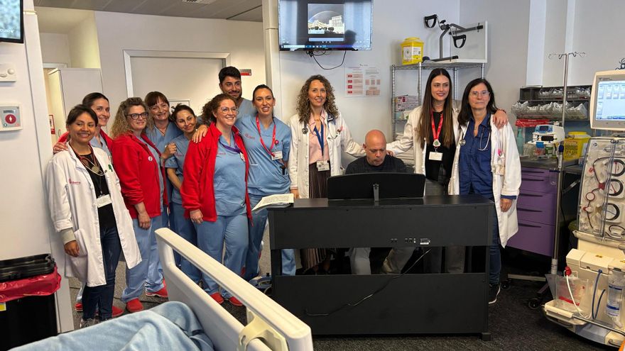 Concierto de piano para humanizar la atención en Hemodiálisis del Hospital del Vinalopó