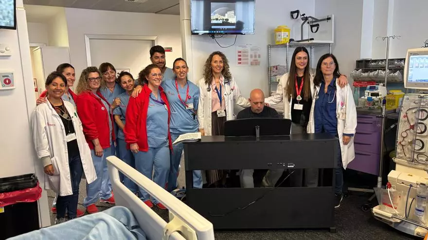 Concierto de piano para humanizar la atención en Hemodiálisis del Hospital del Vinalopó