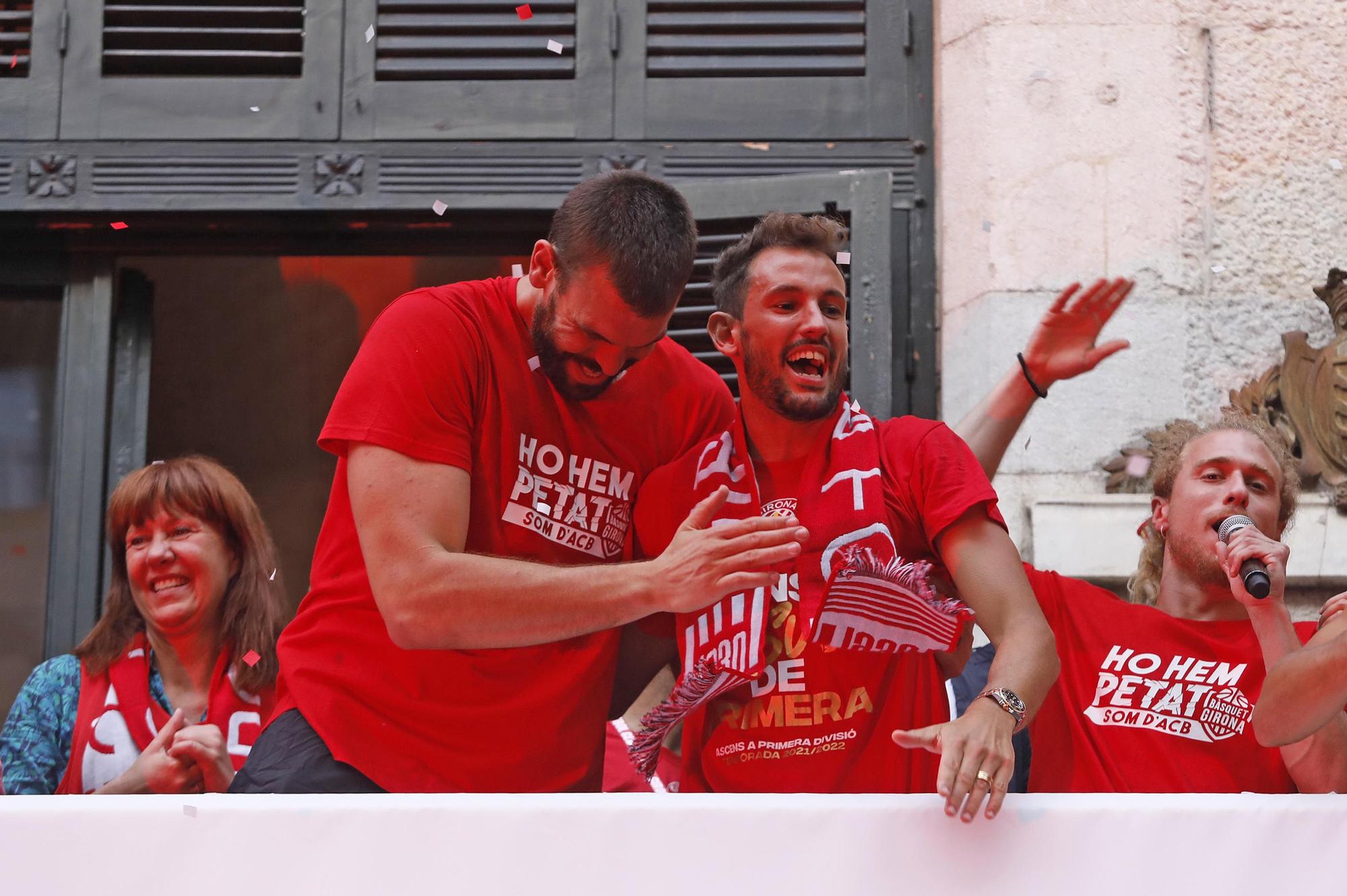 Les millors imatges de la rua de celebració del Girona i el Bàsquet Girona