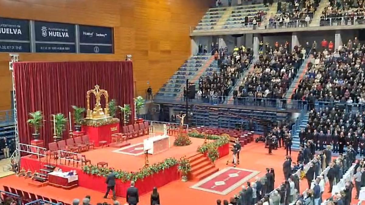VÍDEO FUNERAL ADAMUZ EN HUELVA | Himno de España y el aplauso final del público en el Pabellón Carolina Marín