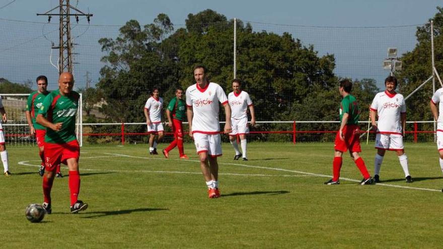 Partido en Mareo entre los veteranos del Sporting y la Gimnástica en recuerdo de Preciado