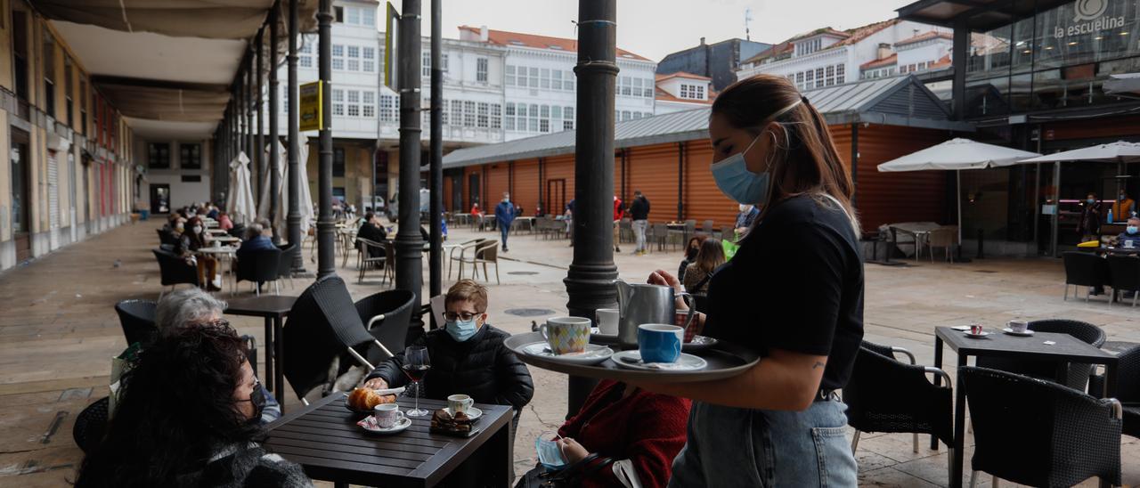 Una terraza en Avilés. | MARA VILLAMUZA