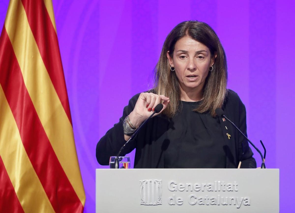 GRAFCAT430  BARCELONA  11 06 2019 -La consellera de la presidencia y portavoz del Govern  Meritxell Budo  durante la rueda de prensa posterior a la reunion semanal del Govern en la ha pedido que se ponga en libertad a los  presos politicos  cuando acabe el juicio contra los lideres del  proces   que esta semana intervendran en el turno de la ultima palabra  en lo que la consellera ha augurado que sera  un ejercicio de dignidad  EFE  Andreu Dalmau