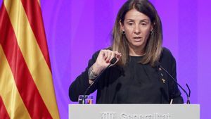 GRAFCAT430  BARCELONA  11 06 2019 -La consellera de la presidencia y portavoz del Govern  Meritxell Budo  durante la rueda de prensa posterior a la reunion semanal del Govern en la ha pedido que se ponga en libertad a los  presos politicos  cuando acabe el juicio contra los lideres del  proces   que esta semana intervendran en el turno de la ultima palabra  en lo que la consellera ha augurado que sera  un ejercicio de dignidad  EFE  Andreu Dalmau