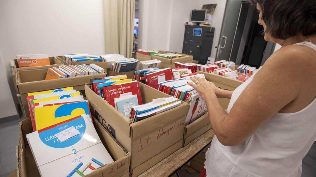 Libros de texto, ayer, en la Llibreria Lluna de Palma.