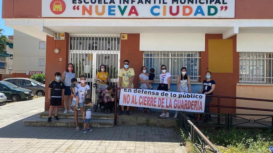 Los padres critican el cierre de la guardería municipal de Mérida y exigen una solución