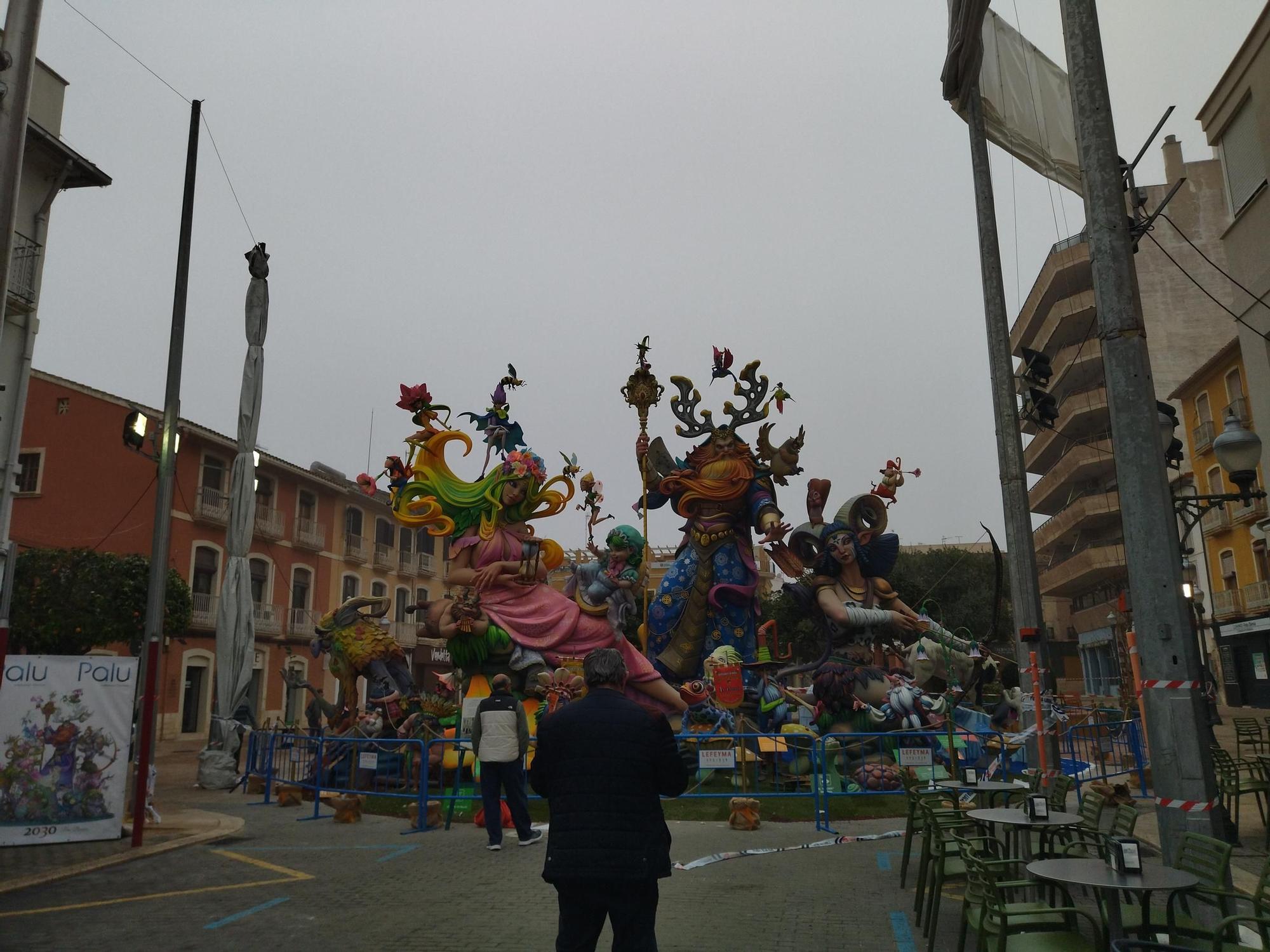 La bruma fallera en Dénia (imágenes)