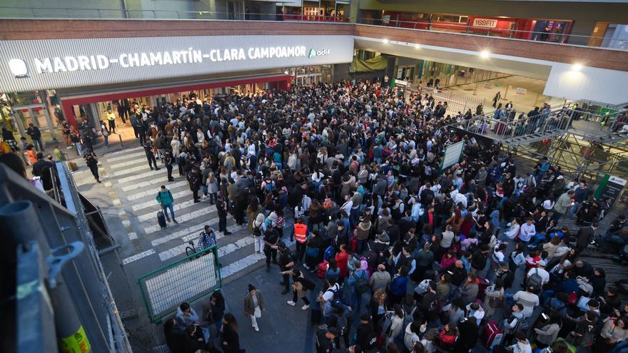 Una avería suspende la circulación de trenes de alta velocidad en Chamartín en plena operación salida de Semana Santa.