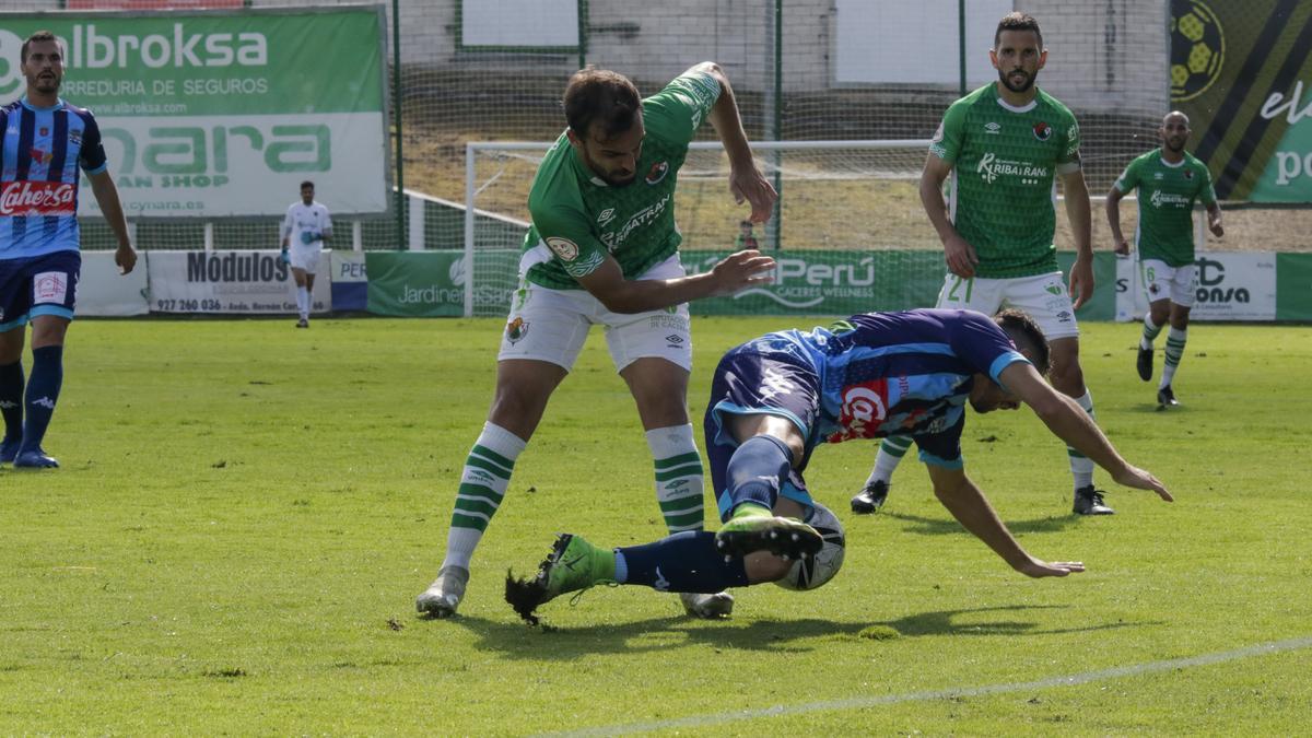 Cacereño-Coria. Duelo entre verdes y celestes en el Príncipe Felipe.