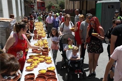 Más de 7000 'cassoletes' en el día de les Calderes de Almassora